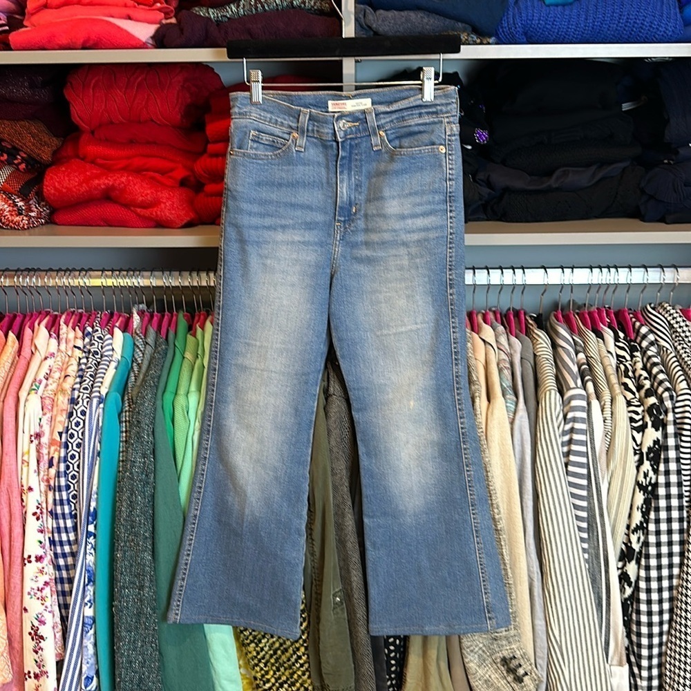 Levi’s Signature Heritage High Rise Flare cropped blue jeans size 2